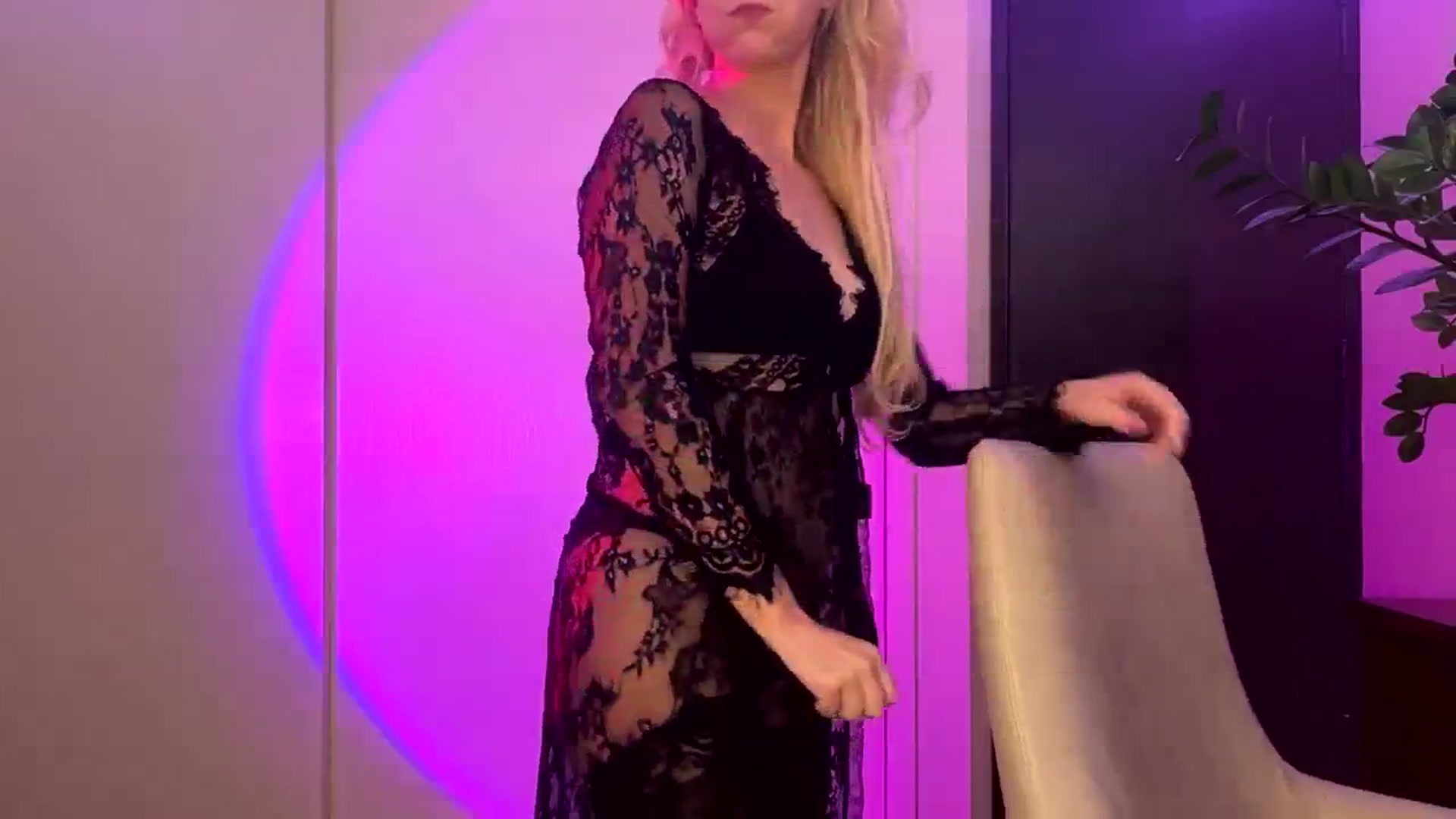 Gallery image thumbnail from JaneAllDay's myfreecams stream on, 03/17/2024, 04:54 image 9 of 20