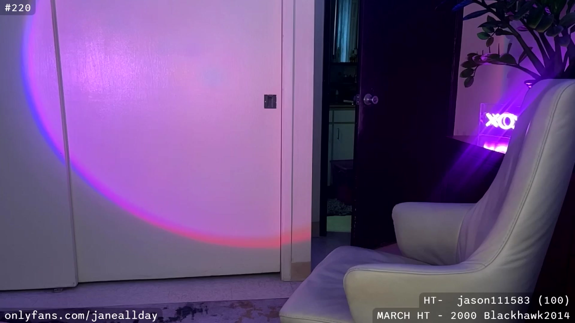 Gallery image thumbnail from JaneAllDay's myfreecams stream on, 03/28/2024, 05:33 image 4 of 20