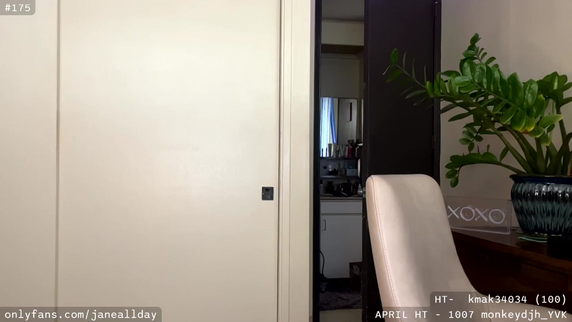 Gallery image thumbnail from JaneAllDay's myfreecams stream on, 04/12/2024, 21:04 image 16 of 20