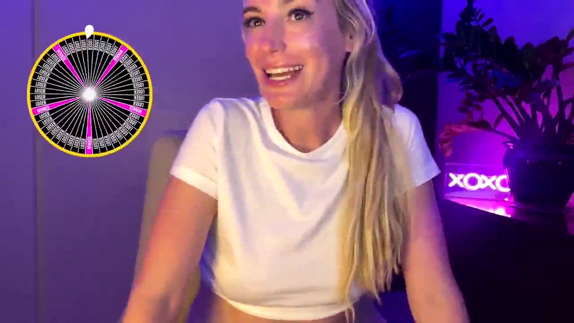 Gallery image thumbnail from JaneAllDay's myfreecams stream on, 04/22/2024, 05:37 image 2 of 20
