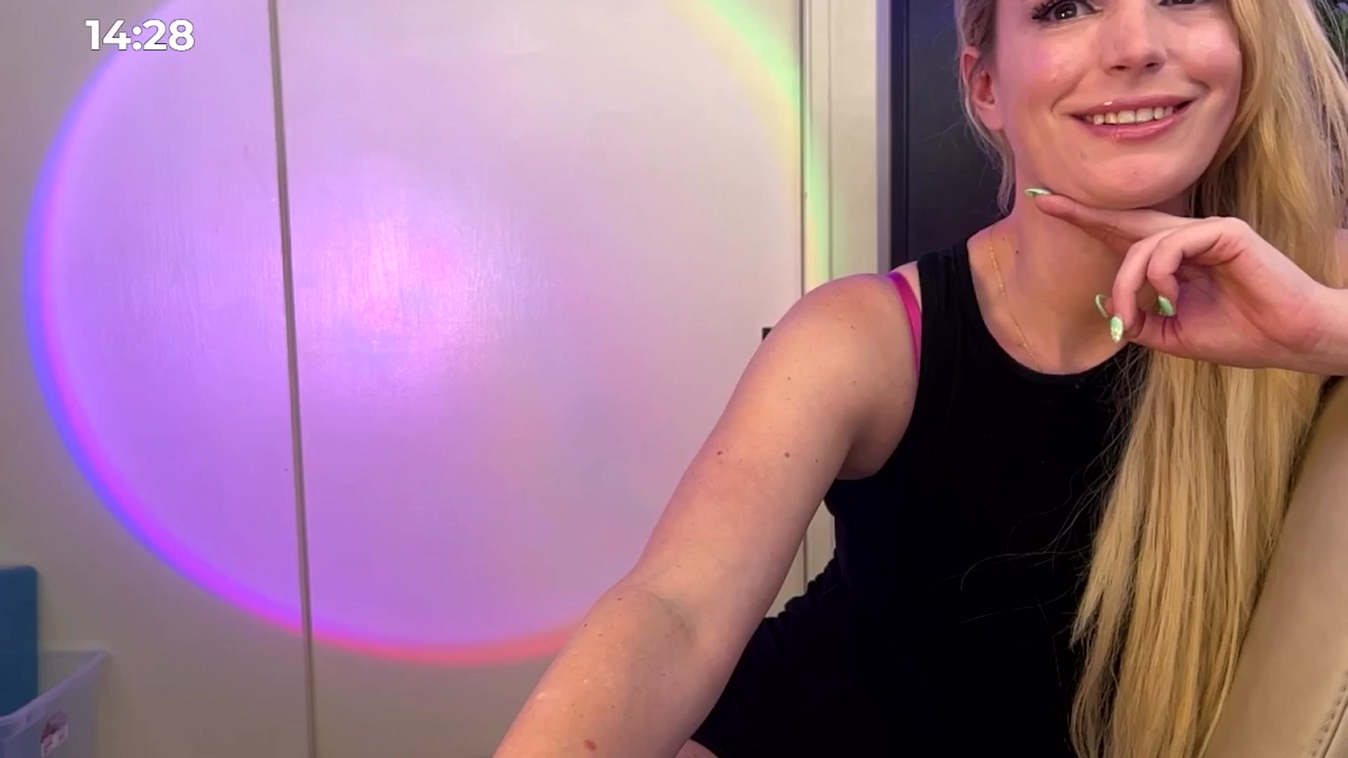 Gallery image thumbnail from JaneAllDay's myfreecams stream on, 05/04/2024, 03:02 image 4 of 20