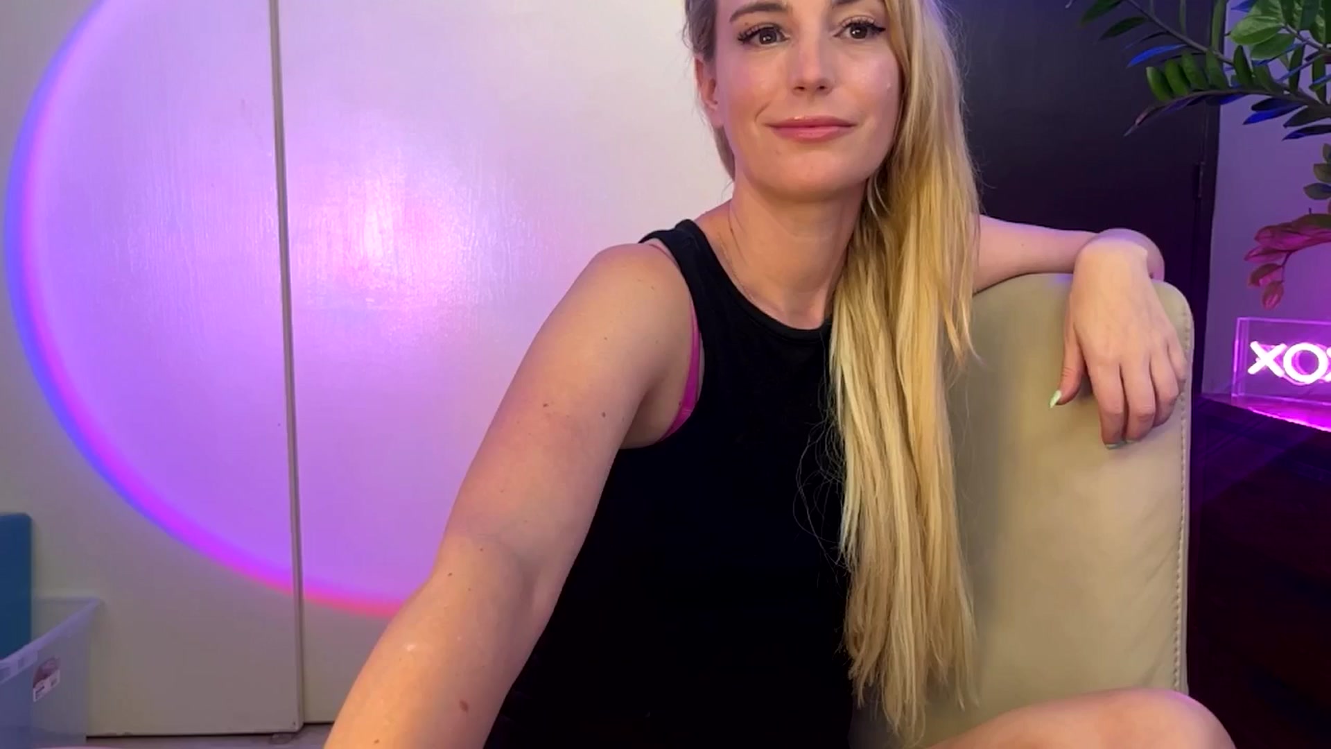 Gallery image thumbnail from JaneAllDay's myfreecams stream on, 05/04/2024, 03:02 image 8 of 20