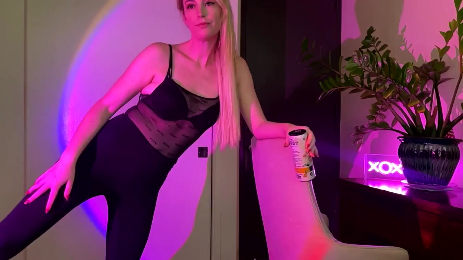 Gallery image thumbnail from JaneAllDay's myfreecams stream on, 05/19/2024, 05:12 image 4 of 20