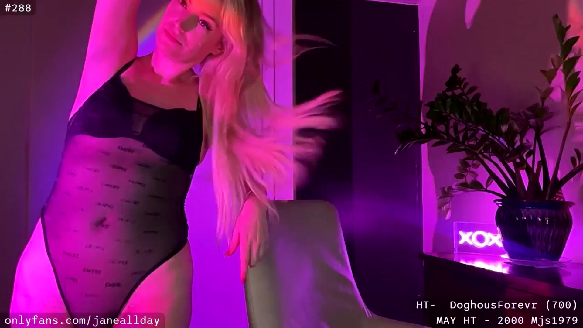 Gallery image thumbnail from JaneAllDay's myfreecams stream on, 05/19/2024, 05:47 image 7 of 20