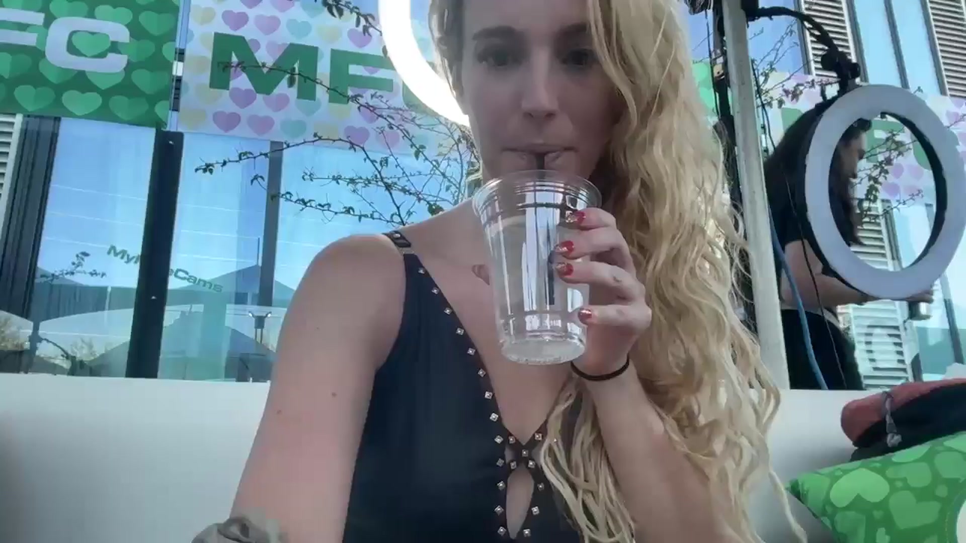 Gallery image thumbnail from JaneAllDay's myfreecams stream on, 05/22/2024, 01:01 image 1 of 20