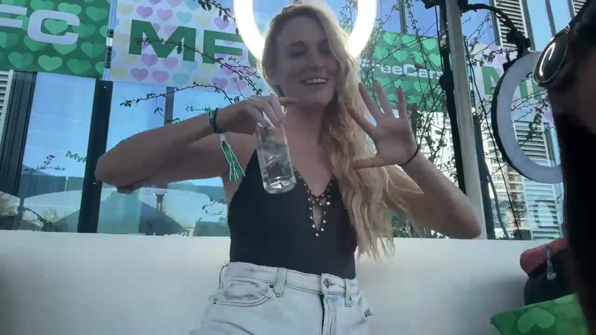 Gallery image thumbnail from JaneAllDay's myfreecams stream on, 05/22/2024, 01:01 image 2 of 20