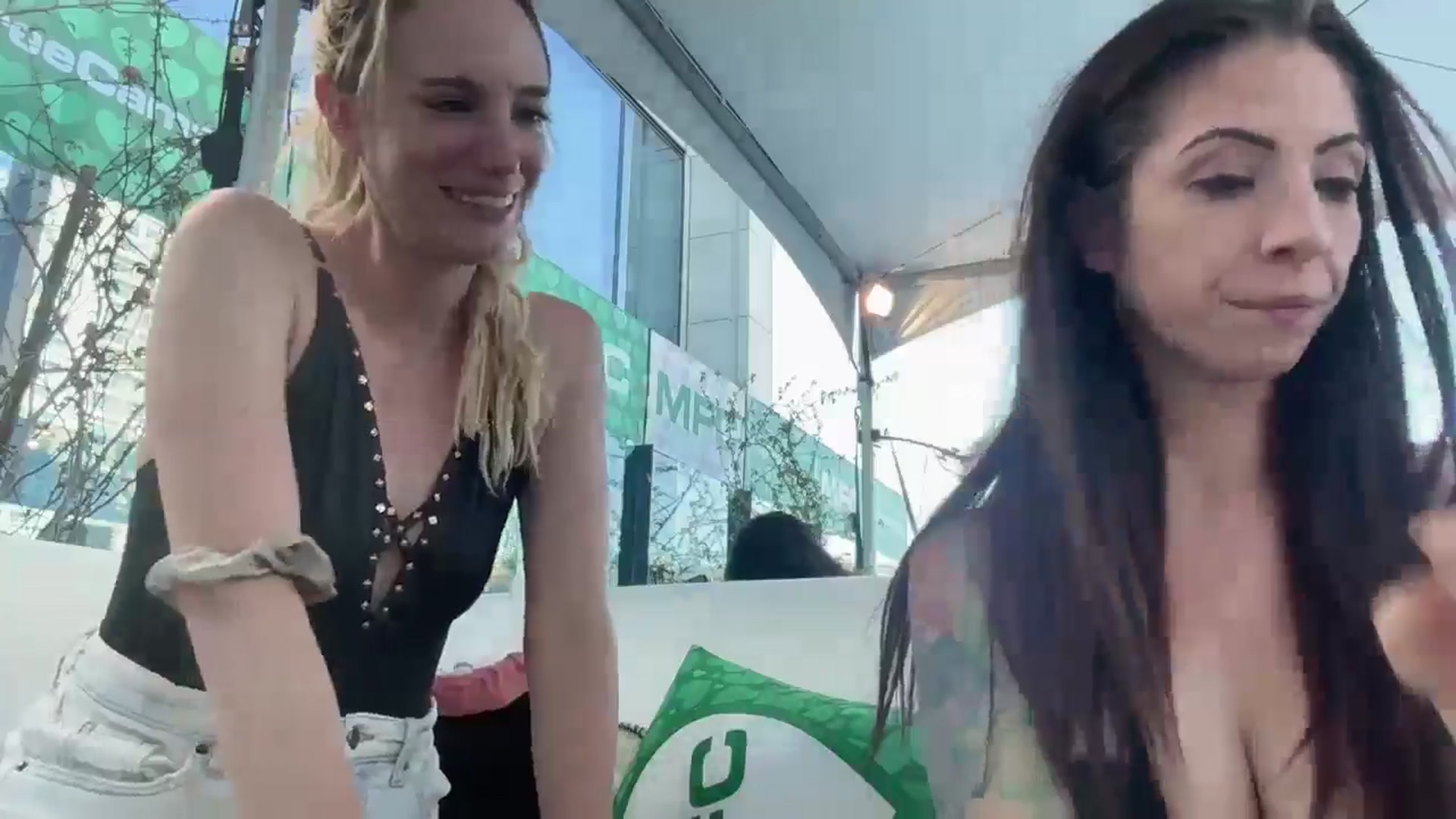 Gallery image thumbnail from JaneAllDay's myfreecams stream on, 05/22/2024, 01:01 image 17 of 20