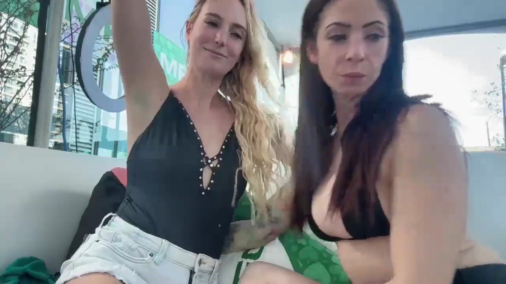 Gallery image thumbnail from JaneAllDay's myfreecams stream on, 05/22/2024, 01:01 image 9 of 20