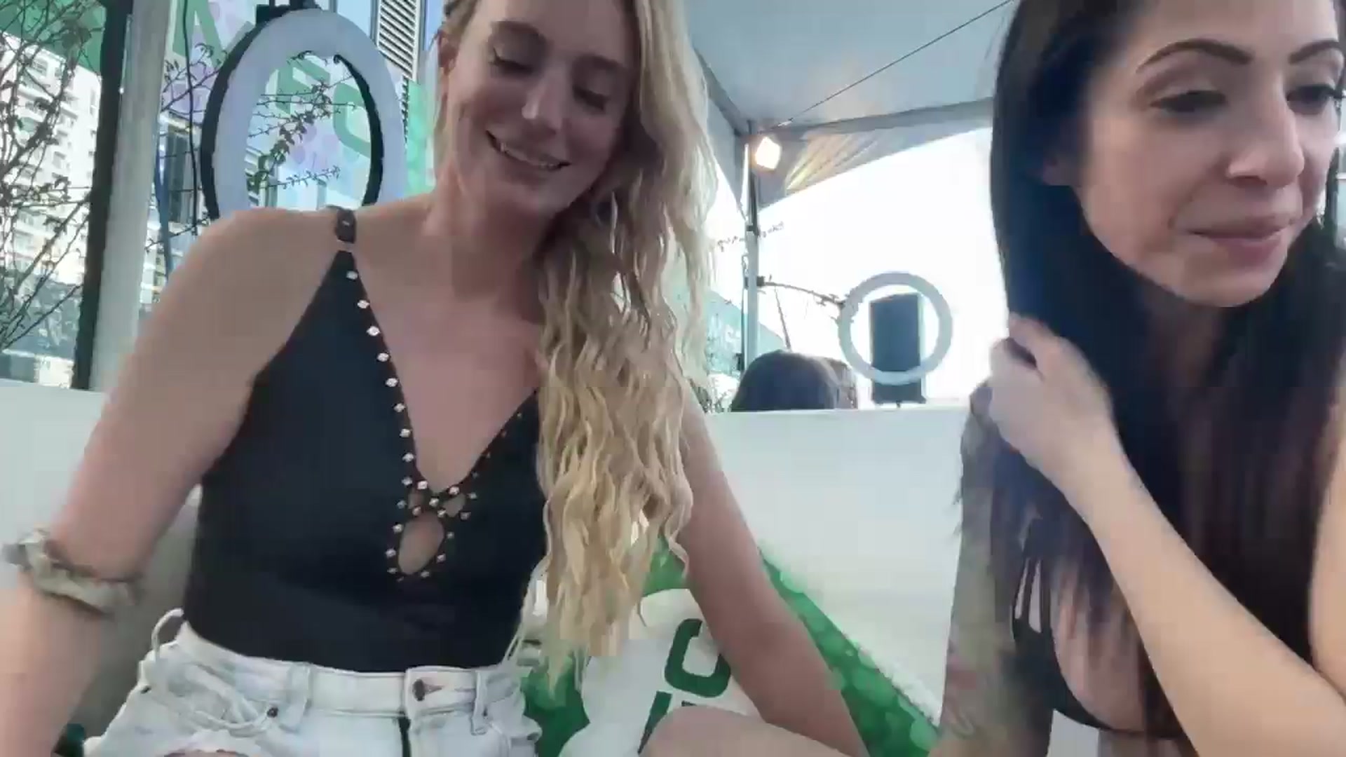 Gallery image thumbnail from JaneAllDay's myfreecams stream on, 05/22/2024, 01:01 image 10 of 20