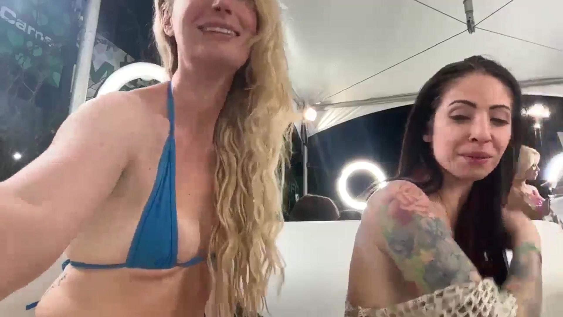 Gallery image thumbnail from JaneAllDay's myfreecams stream on, 05/22/2024, 04:03 image 17 of 20