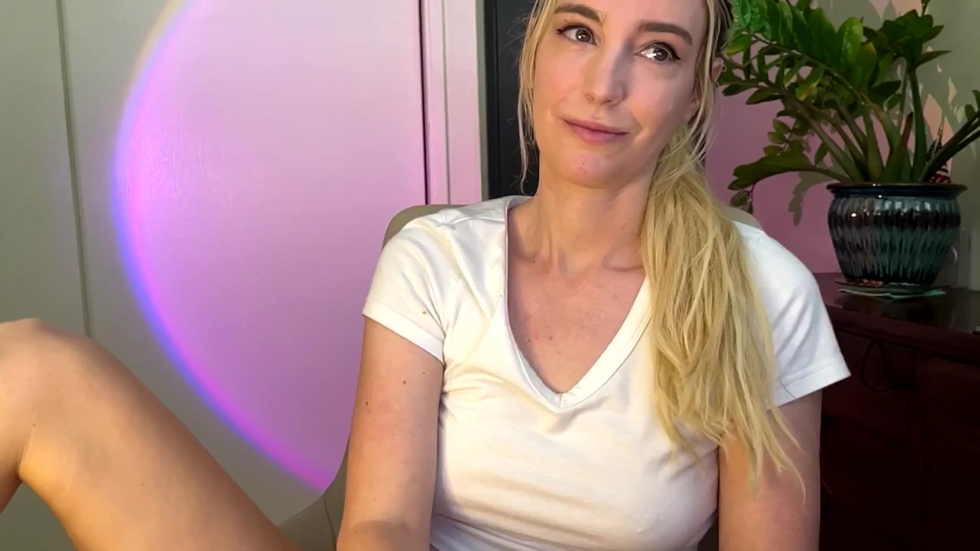 Gallery image thumbnail from JaneAllDay's myfreecams stream on, 05/30/2024, 22:52 image 7 of 20