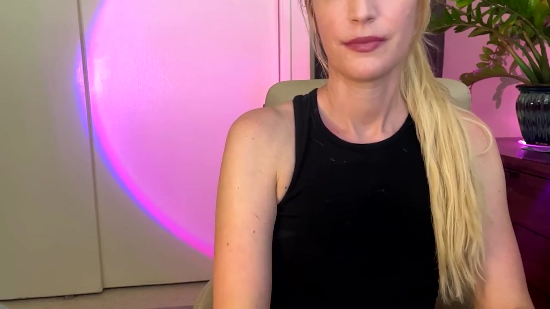 Gallery image thumbnail from JaneAllDay's myfreecams stream on, 06/03/2024, 06:02 image 3 of 20