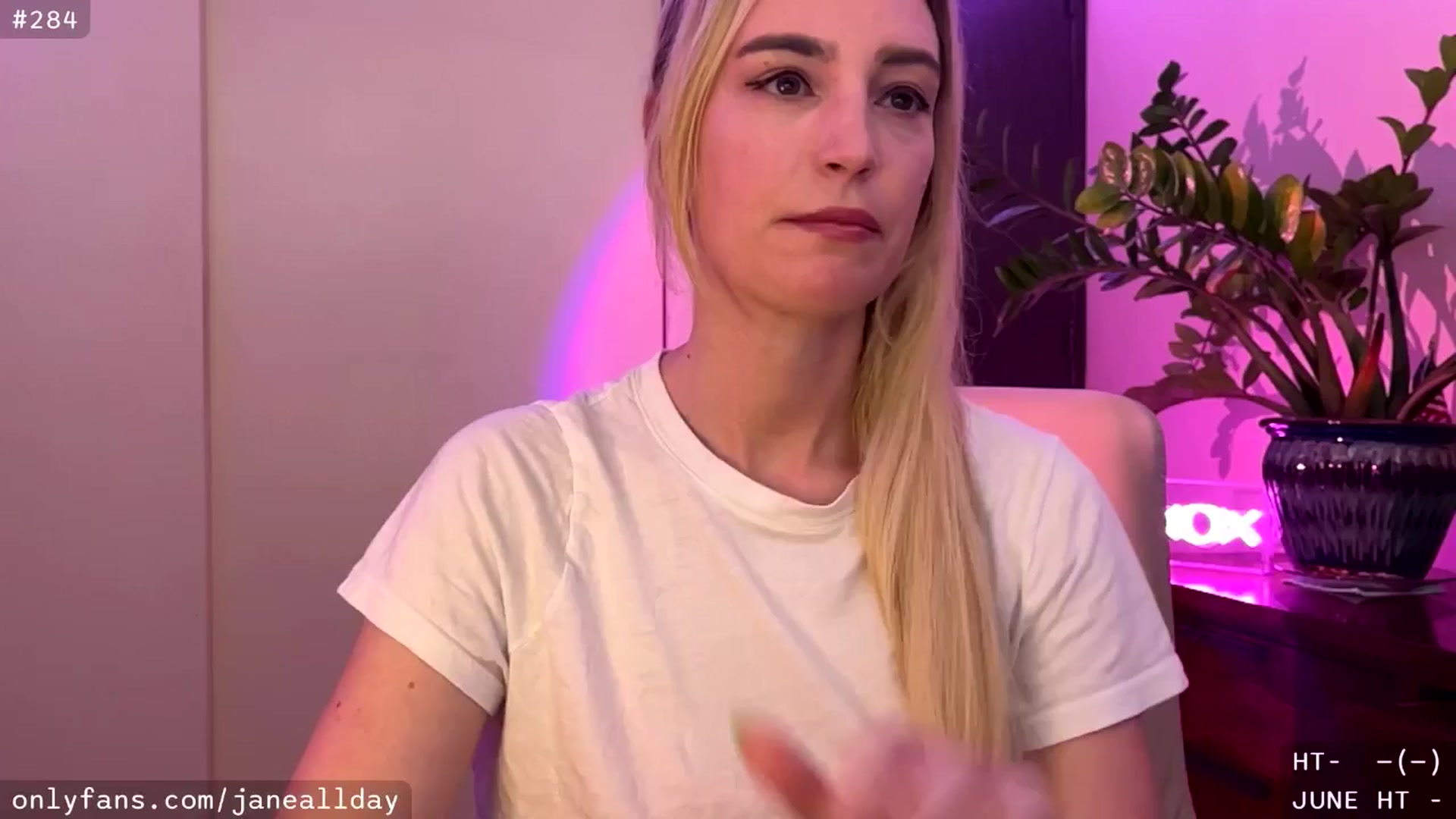 Gallery image thumbnail from JaneAllDay's myfreecams stream on, 06/05/2024, 03:46 image 2 of 20