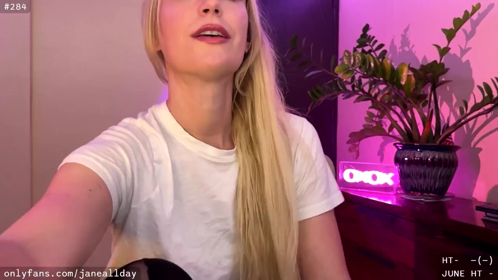 Gallery image thumbnail from JaneAllDay's myfreecams stream on, 06/05/2024, 03:46 image 5 of 20