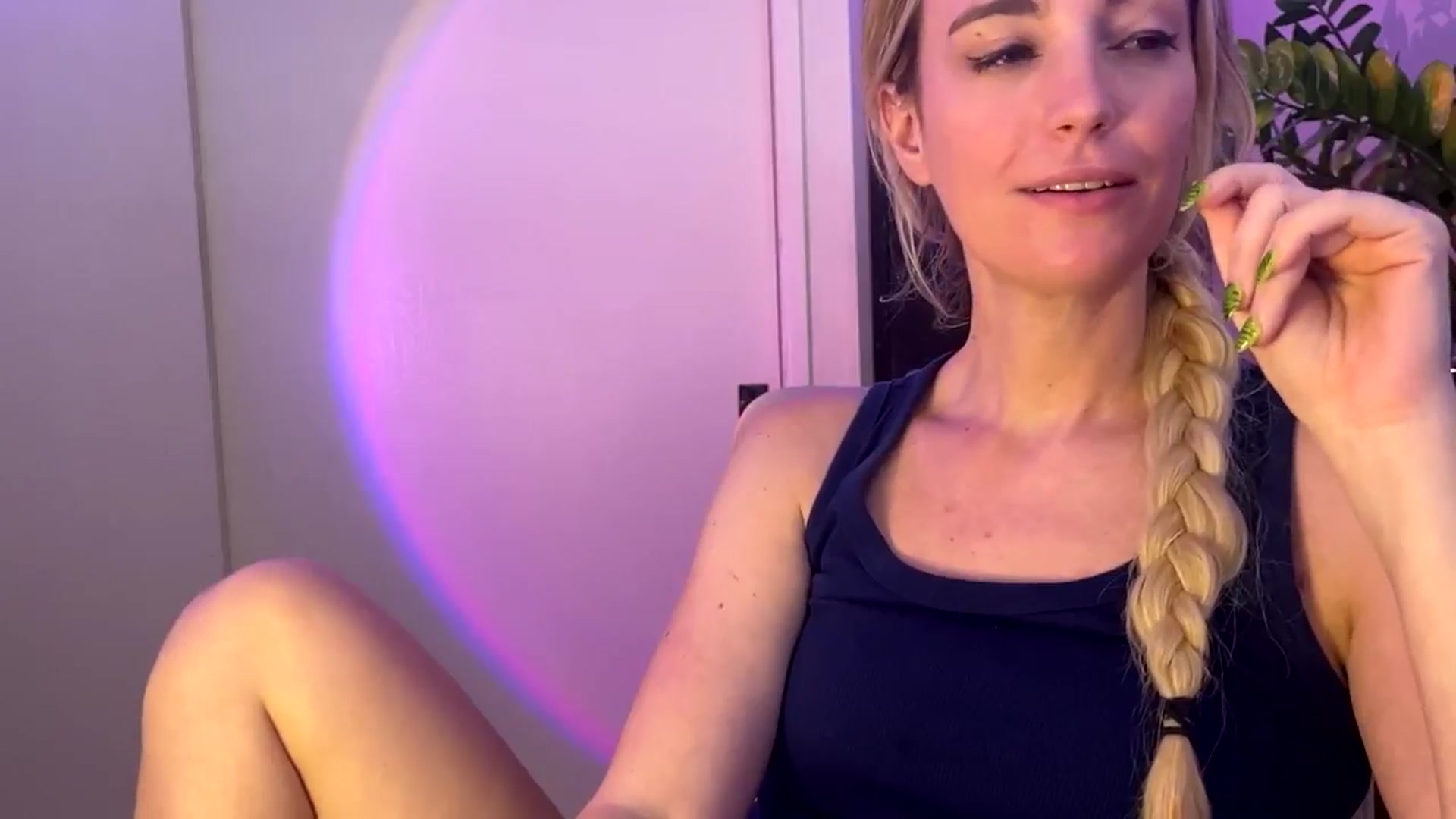 Gallery image thumbnail from JaneAllDay's myfreecams stream on, 06/07/2024, 03:59 image 2 of 20
