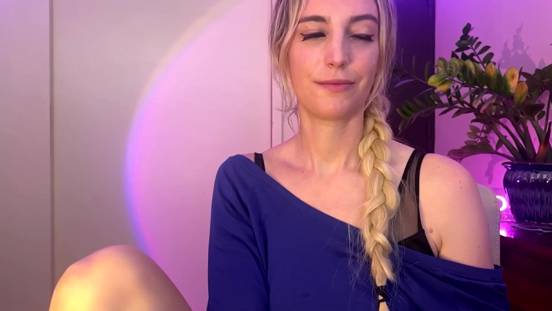 Gallery image thumbnail from JaneAllDay's myfreecams stream on, 06/08/2024, 04:30 image 15 of 20