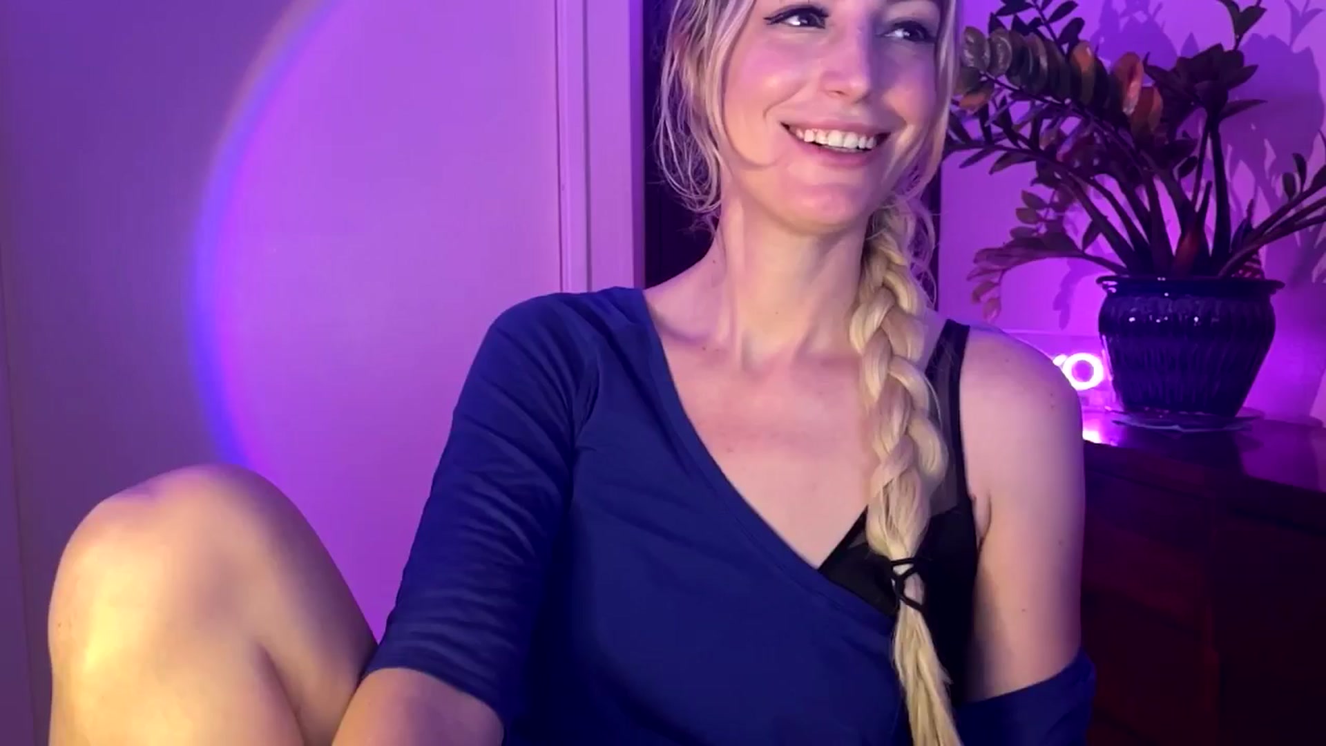 Gallery image thumbnail from JaneAllDay's myfreecams stream on, 06/08/2024, 07:08 image 2 of 20