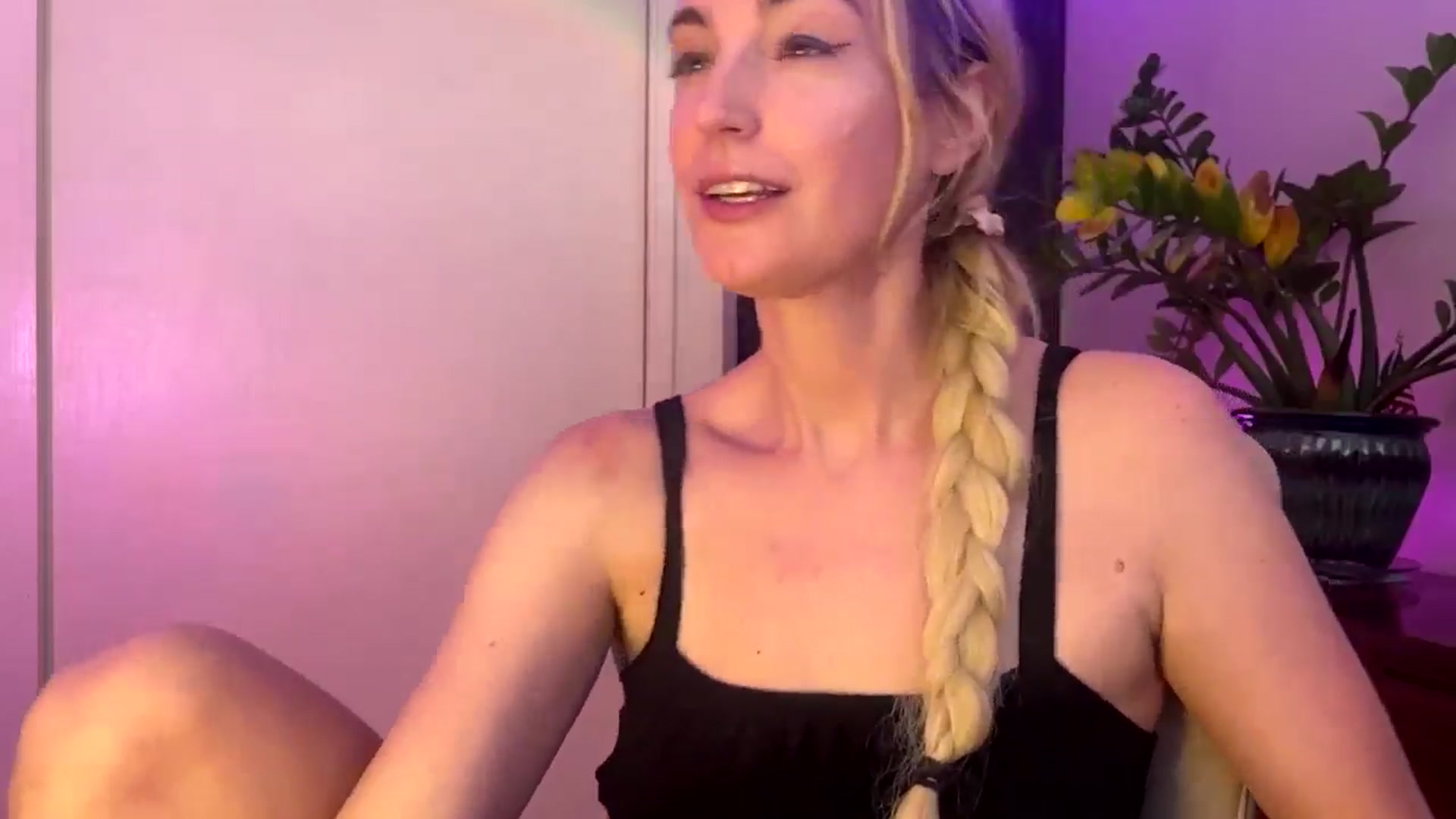 Gallery image thumbnail from JaneAllDay's myfreecams stream on, 06/11/2024, 05:16 image 8 of 20