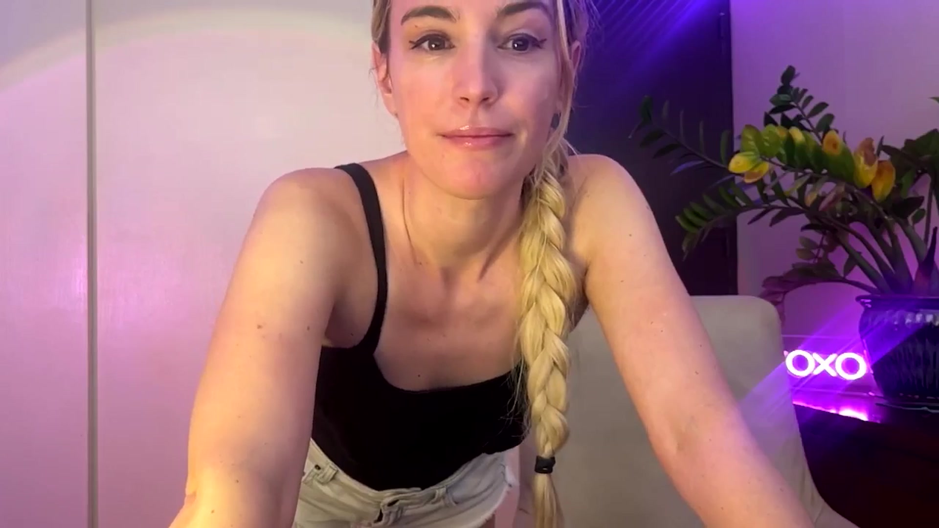 Gallery image thumbnail from JaneAllDay's myfreecams stream on, 06/11/2024, 05:16 image 2 of 20