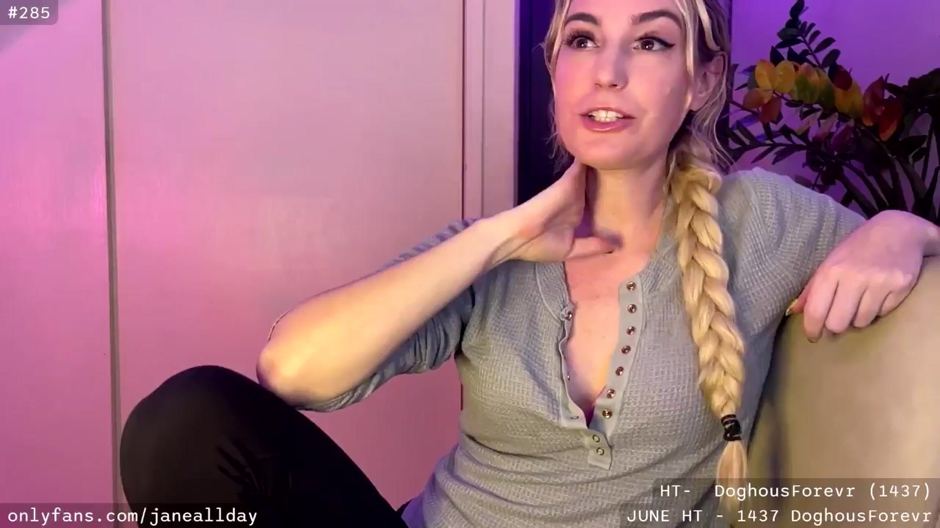 Gallery image thumbnail from JaneAllDay's myfreecams stream on, 06/14/2024, 05:29 image 11 of 20