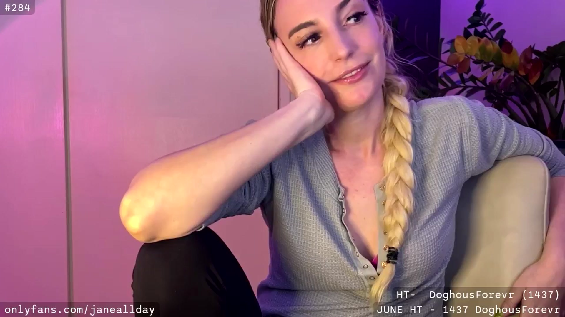 Gallery image thumbnail from JaneAllDay's myfreecams stream on, 06/14/2024, 05:29 image 10 of 20