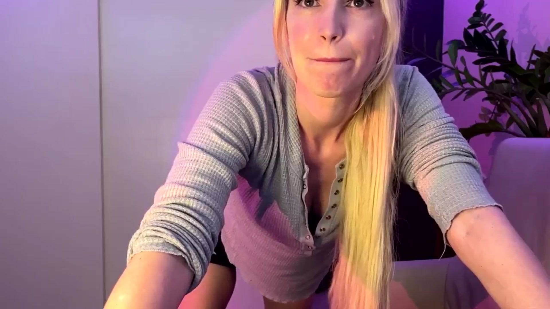 Gallery image thumbnail from JaneAllDay's myfreecams stream on, 06/16/2024, 02:51 image 8 of 20