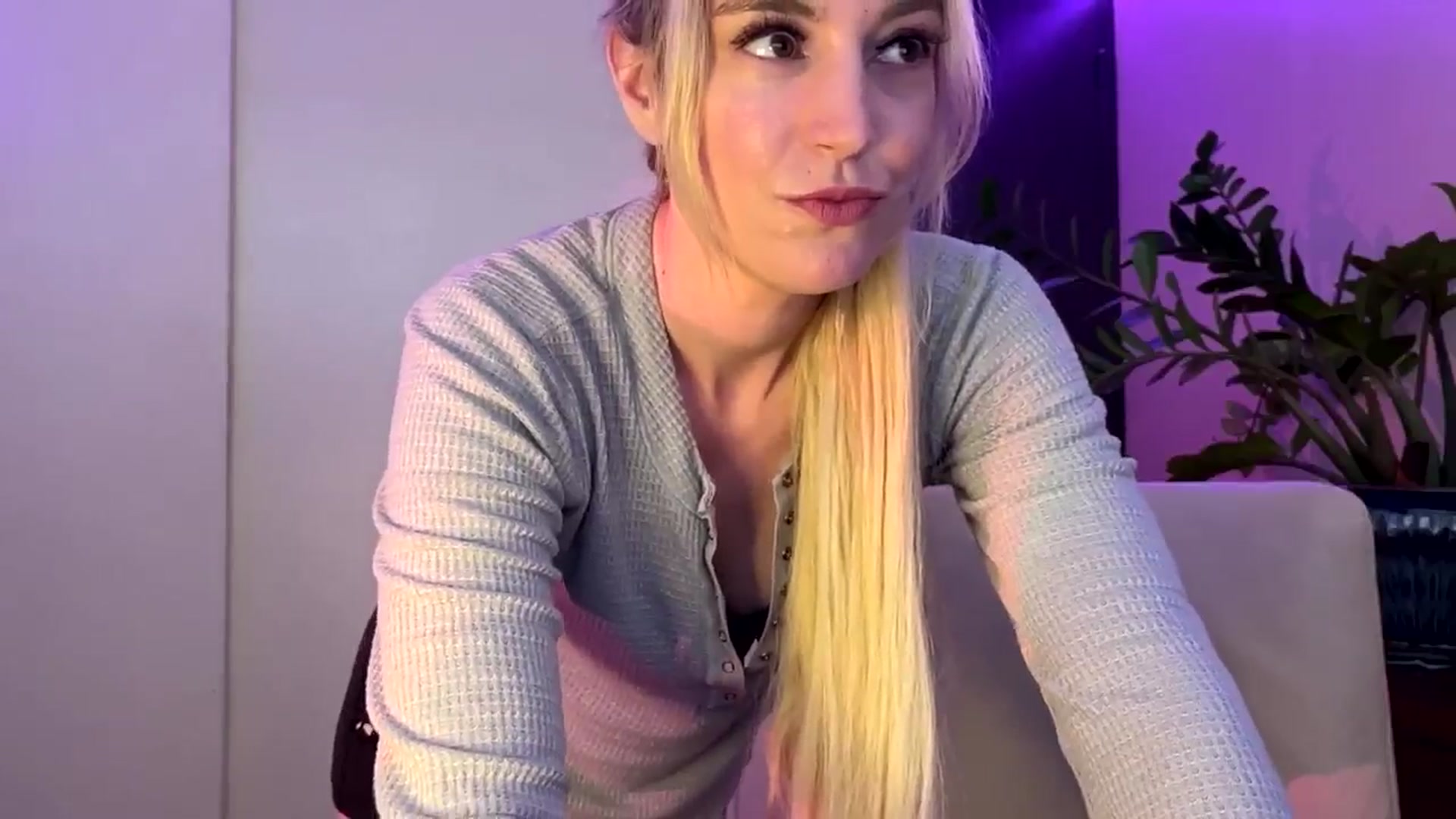 Gallery image thumbnail from JaneAllDay's myfreecams stream on, 06/16/2024, 02:51 image 11 of 20