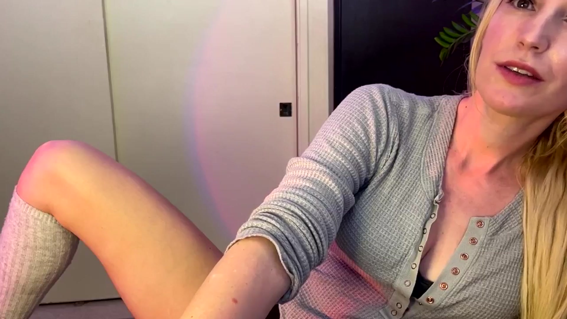 Gallery image thumbnail from JaneAllDay's myfreecams stream on, 06/16/2024, 02:51 image 15 of 20