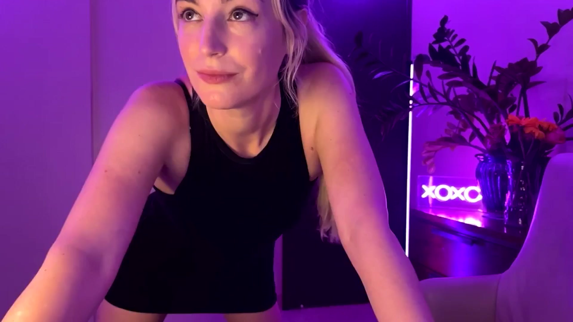Gallery image thumbnail from JaneAllDay's myfreecams stream on, 06/18/2024, 06:35 image 3 of 20