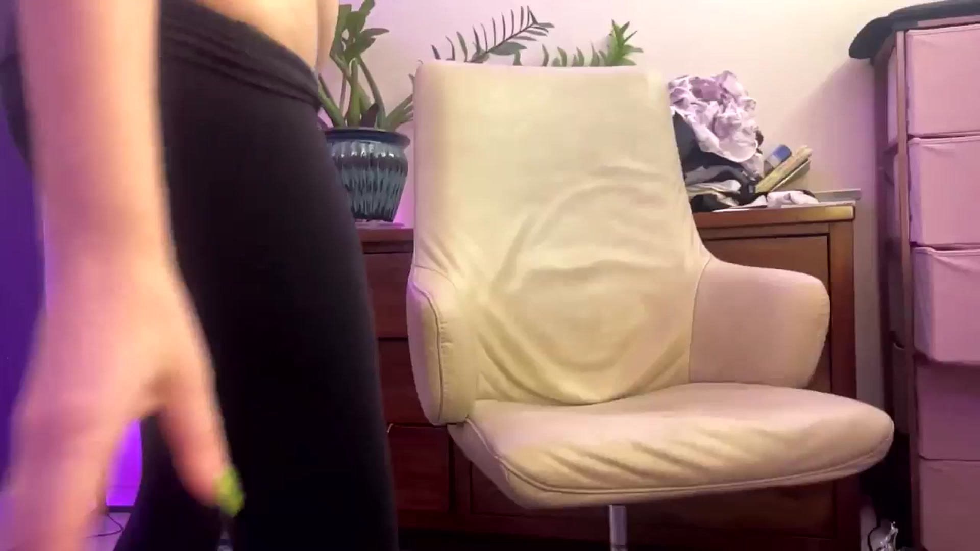Gallery image thumbnail from JaneAllDay's myfreecams stream on, 06/19/2024, 04:24 image 15 of 20