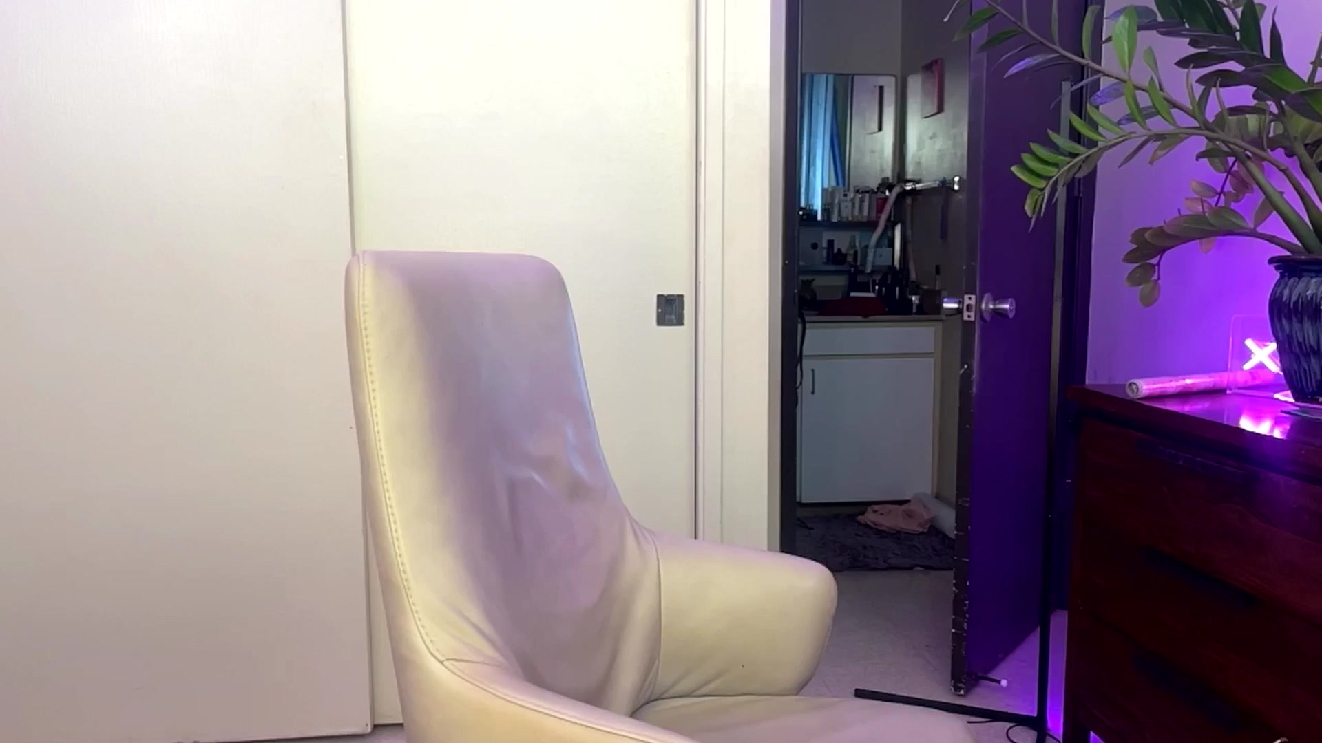 Gallery image thumbnail from JaneAllDay's myfreecams stream on, 06/19/2024, 04:24 image 20 of 20