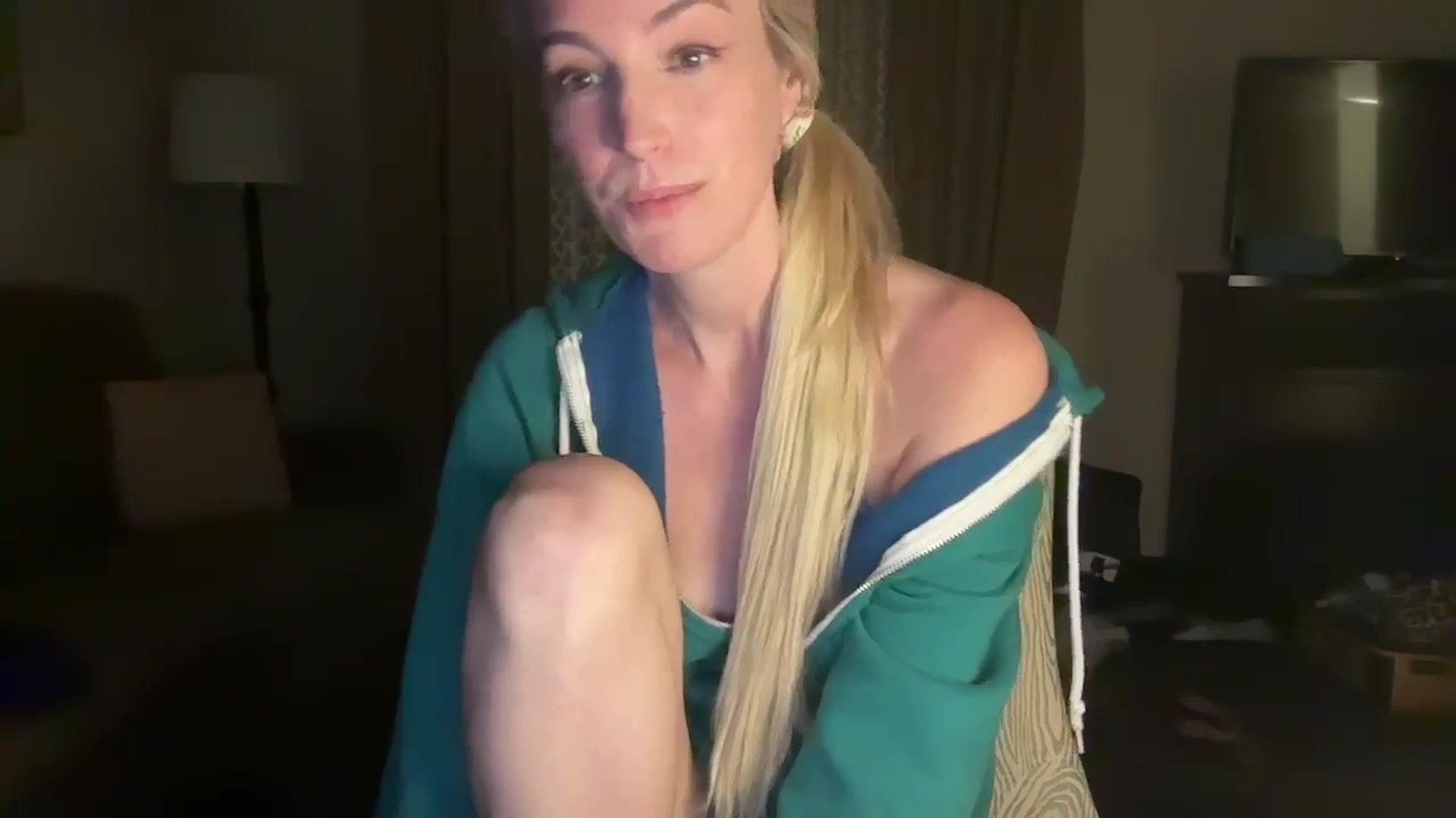 Gallery image thumbnail from JaneAllDay's myfreecams stream on, 07/01/2024, 06:35 image 14 of 20