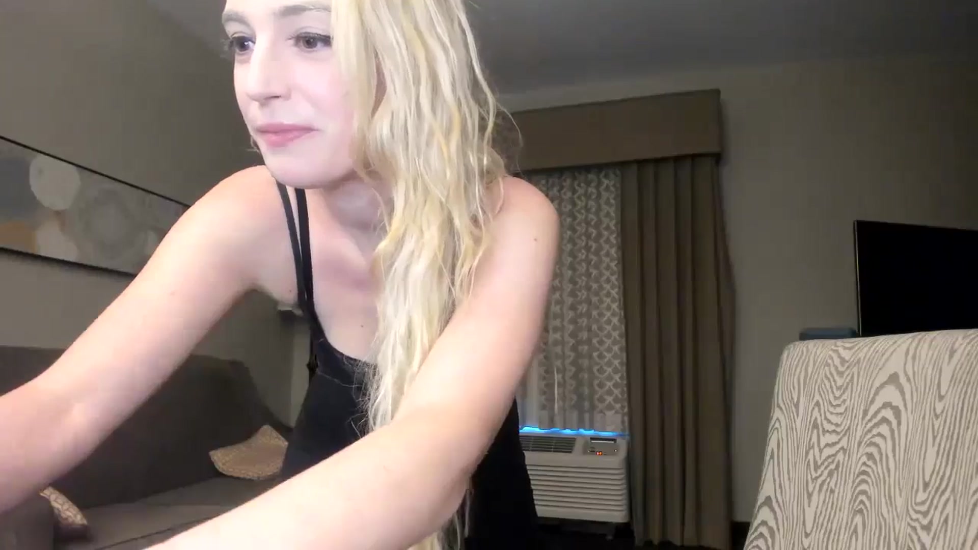 Gallery image thumbnail from JaneAllDay's myfreecams stream on, 07/07/2024, 05:09 image 6 of 20