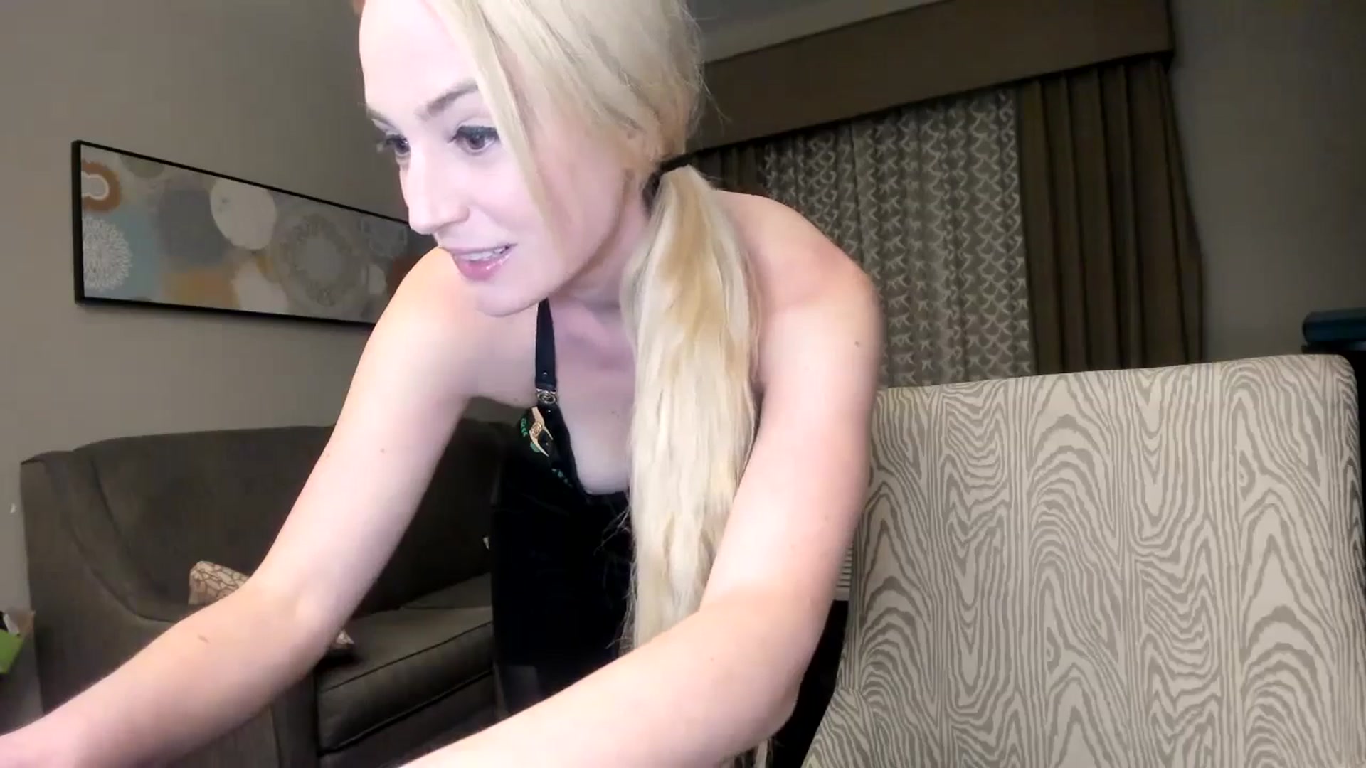 Gallery image thumbnail from JaneAllDay's myfreecams stream on, 07/08/2024, 04:15 image 4 of 20