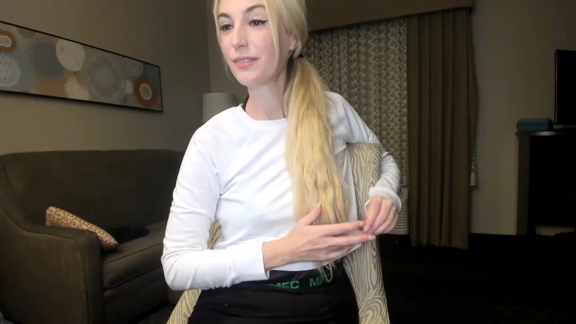 Gallery image thumbnail from JaneAllDay's myfreecams stream on, 07/08/2024, 04:15 image 2 of 20