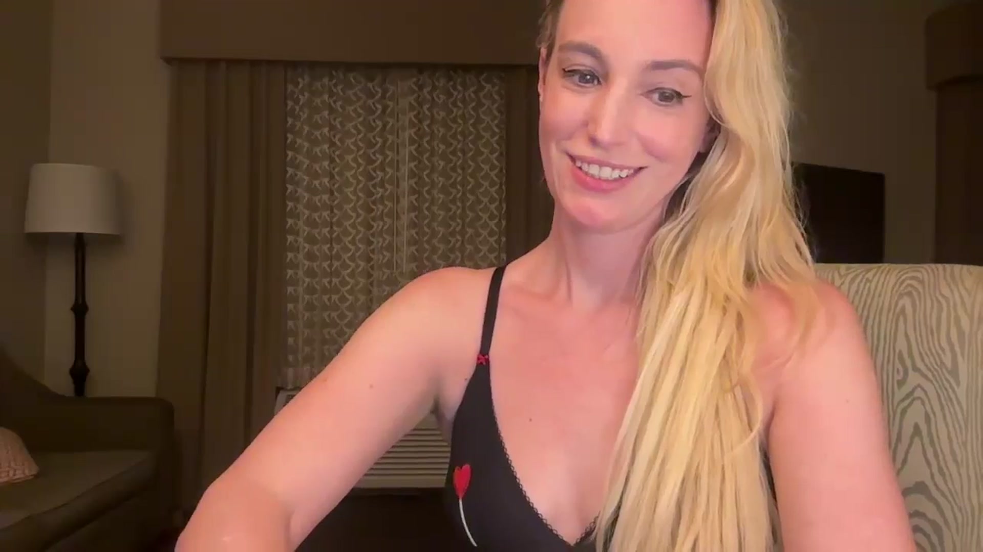 Gallery image thumbnail from JaneAllDay's myfreecams stream on, 07/12/2024, 05:06 image 18 of 20