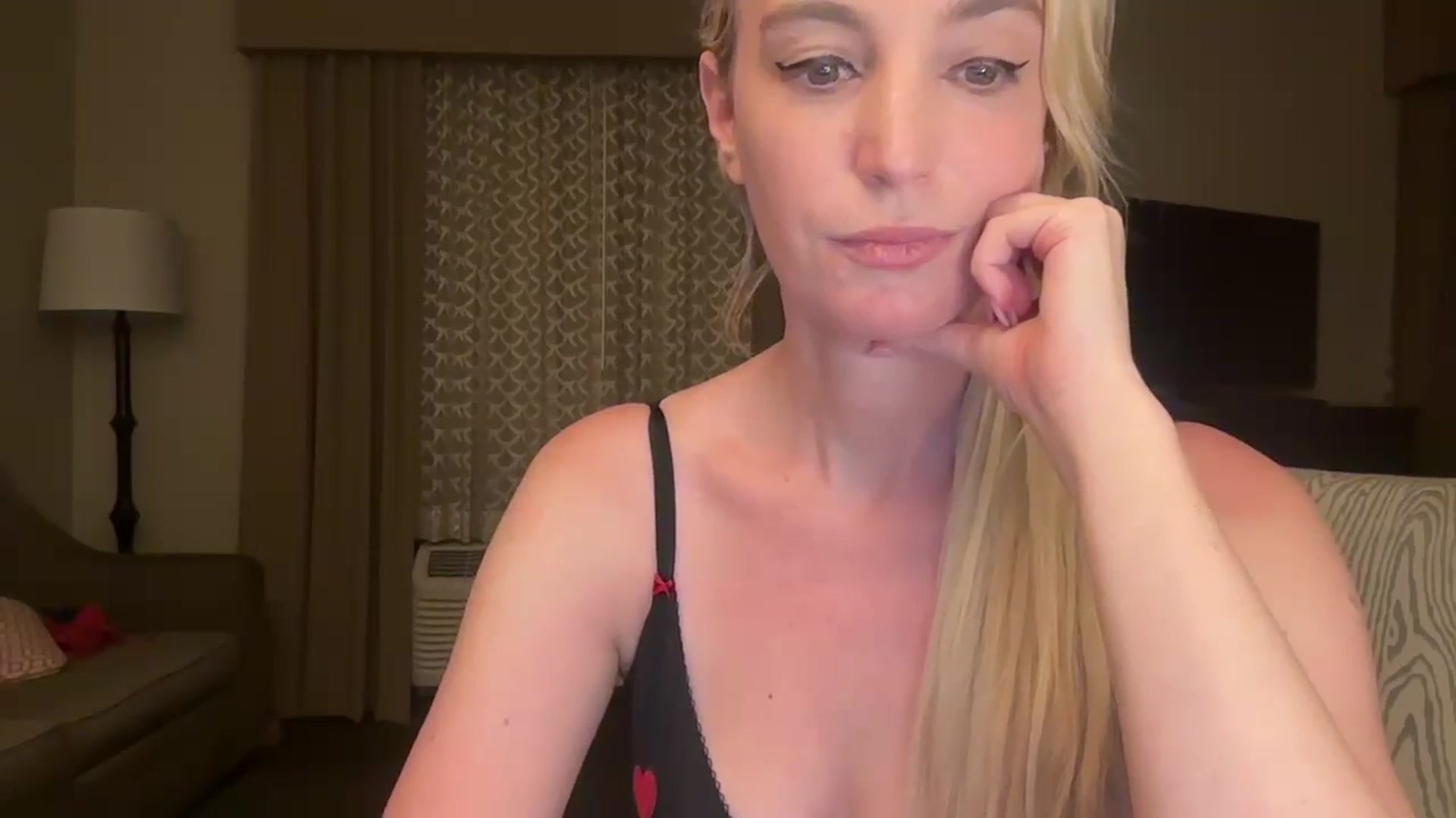 Gallery image thumbnail from JaneAllDay's myfreecams stream on, 07/12/2024, 05:40 image 3 of 20