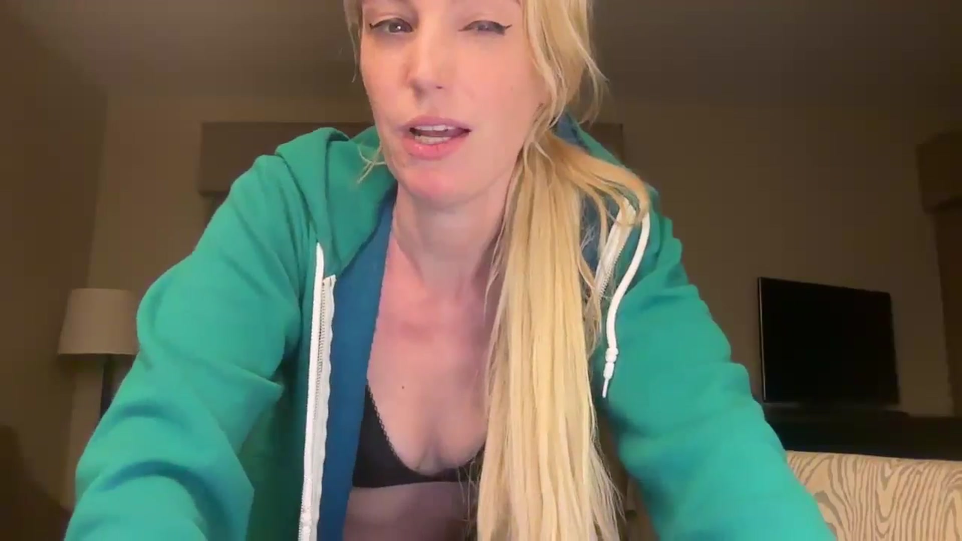 Gallery image thumbnail from JaneAllDay's myfreecams stream on, 07/12/2024, 05:40 image 6 of 20