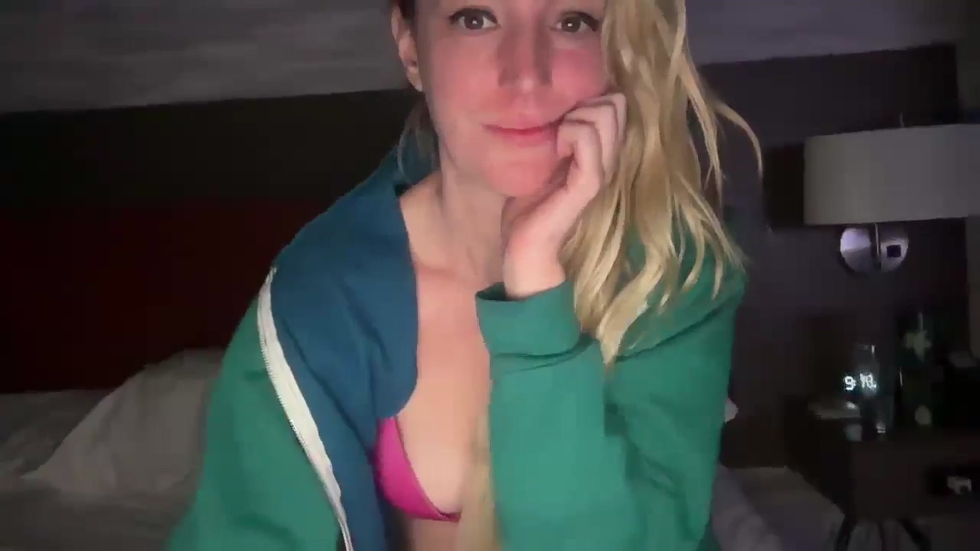 Gallery image thumbnail from JaneAllDay's myfreecams stream on, 08/06/2024, 04:47 image 16 of 20