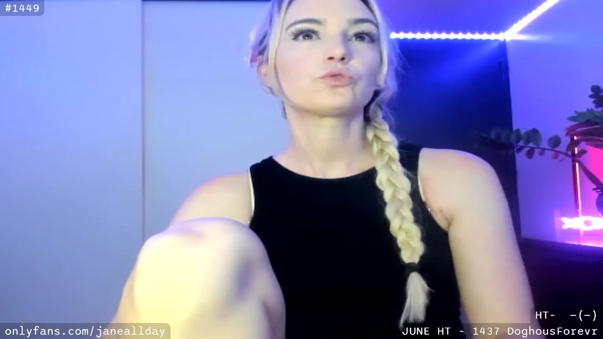 Gallery image thumbnail from JaneAllDay's myfreecams stream on, 08/12/2024, 04:41 image 1 of 20