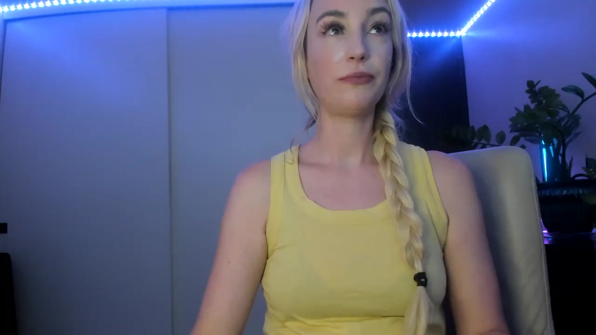 Gallery image thumbnail from JaneAllDay's myfreecams stream on, 08/16/2024, 05:25 image 6 of 20