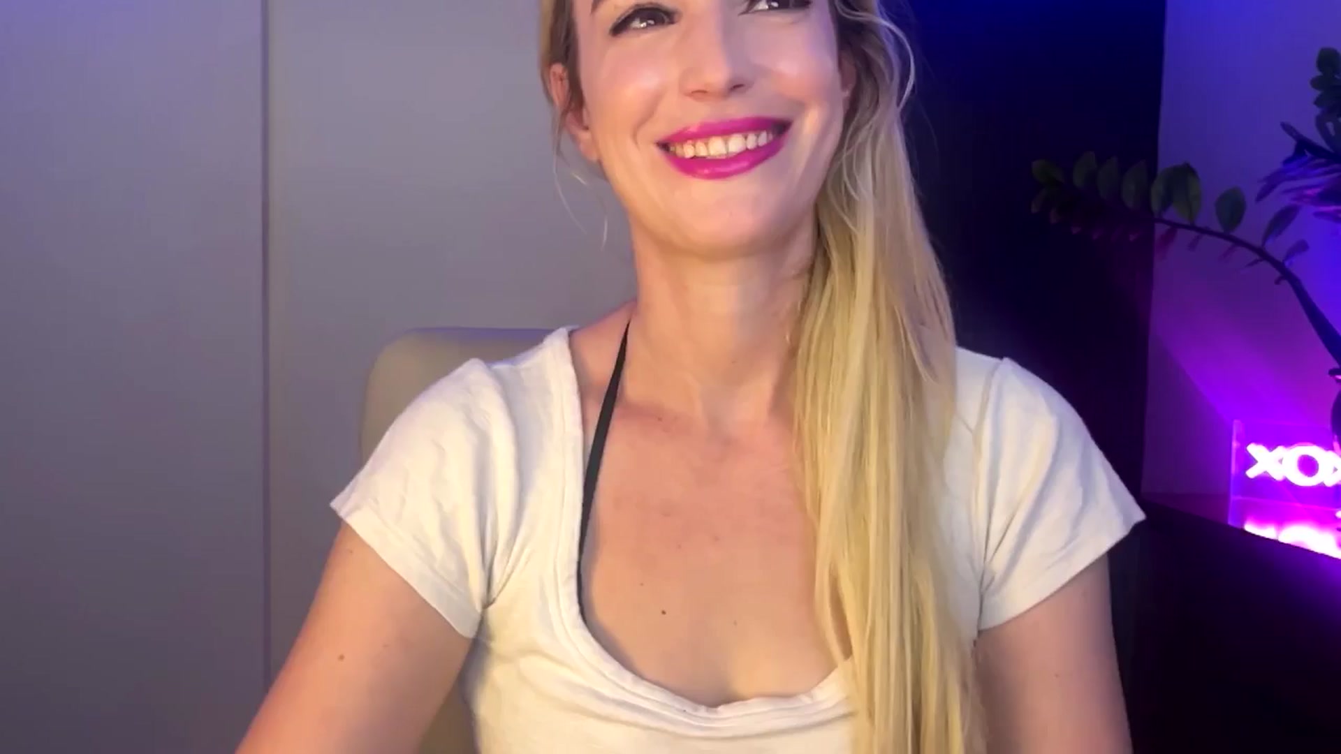 Gallery image thumbnail from JaneAllDay's myfreecams stream on, 08/21/2024, 05:11 image 3 of 20