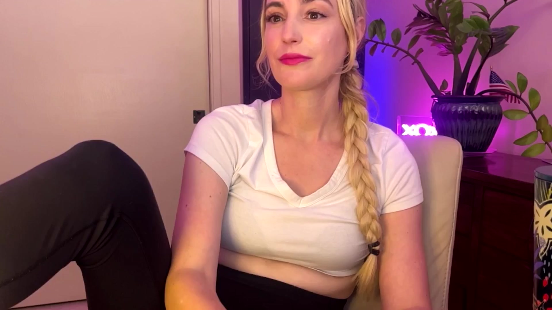 Gallery image thumbnail from JaneAllDay's myfreecams stream on, 08/22/2024, 06:14 image 5 of 20