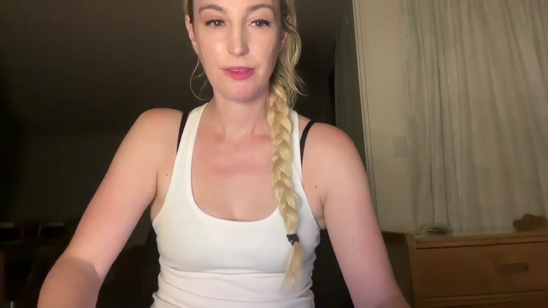 Gallery image thumbnail from JaneAllDay's myfreecams stream on, 08/30/2024, 07:44 image 19 of 20