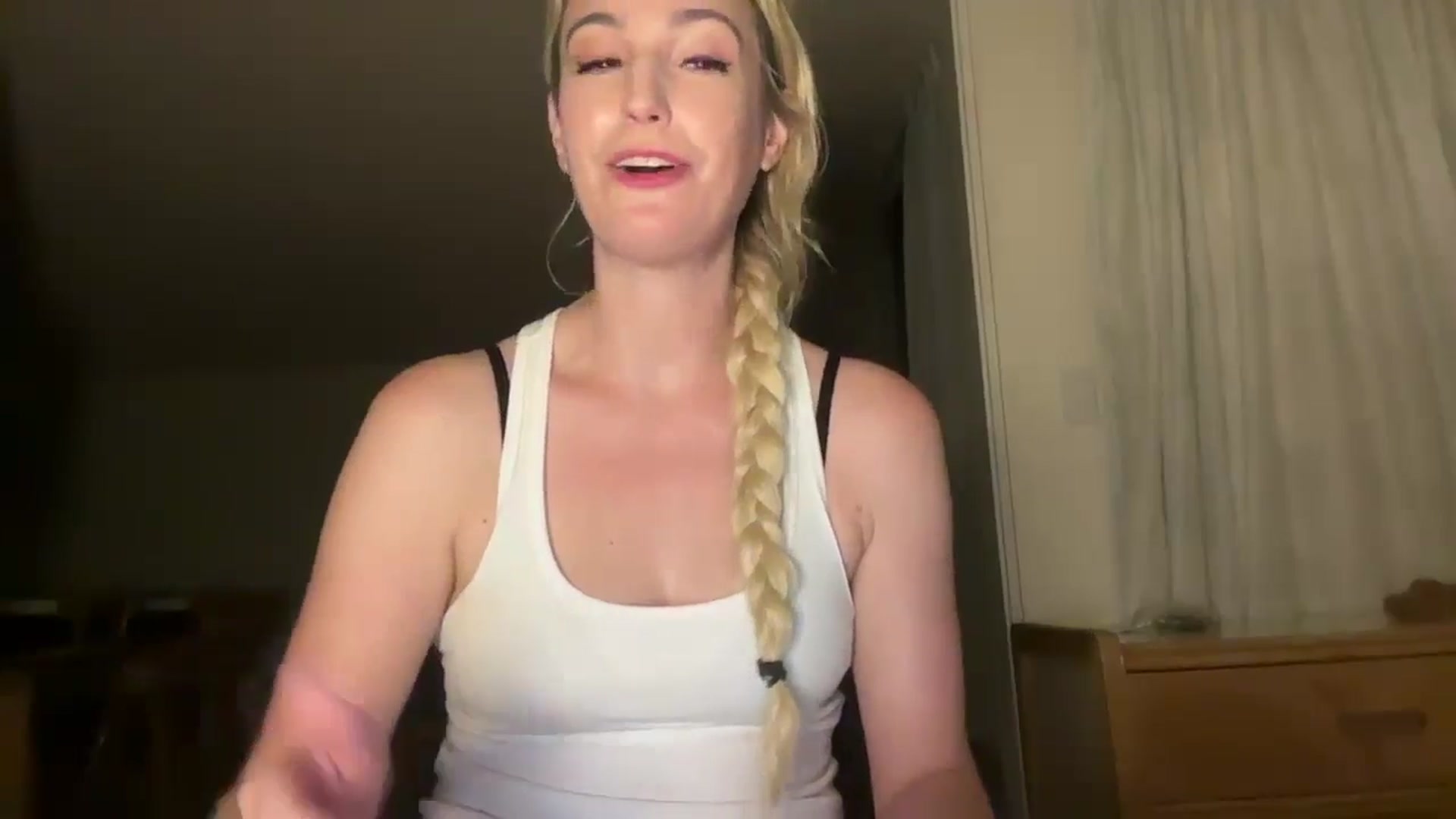 Gallery image thumbnail from JaneAllDay's myfreecams stream on, 08/30/2024, 07:44 image 16 of 20