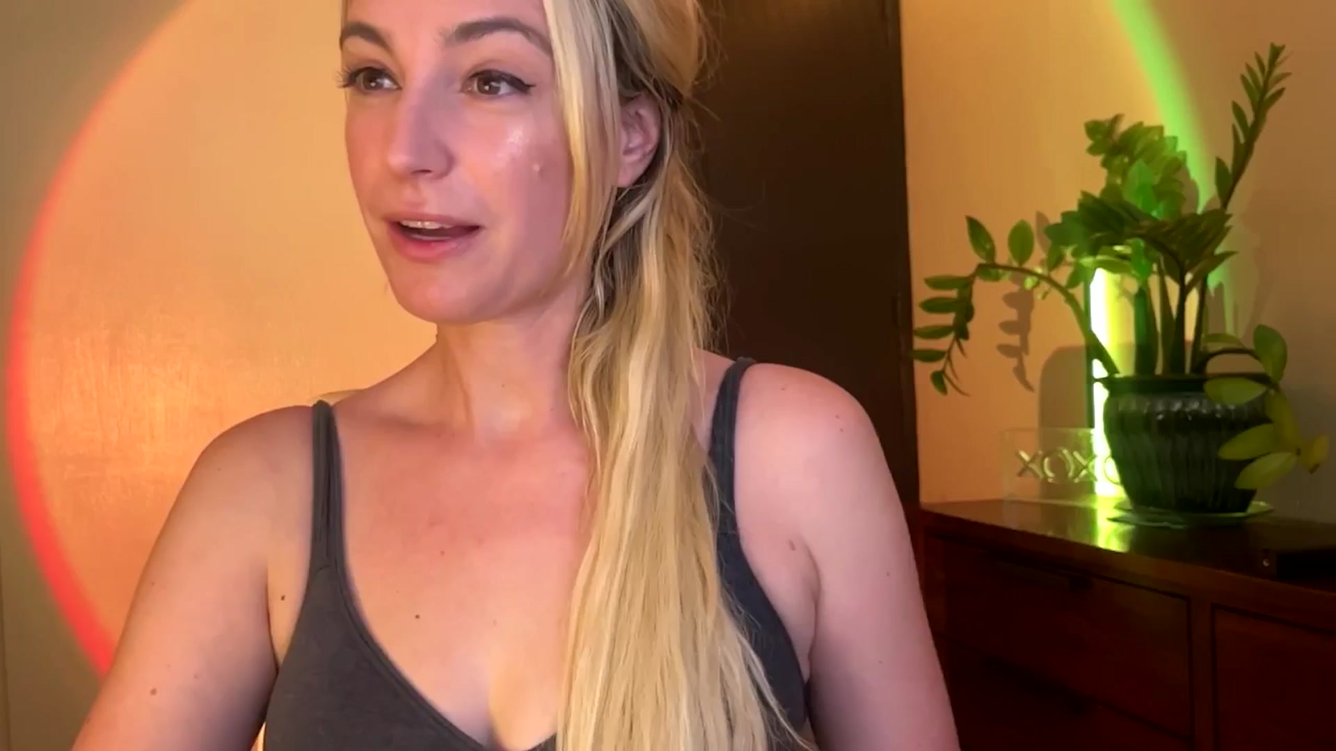 Gallery image thumbnail from JaneAllDay's myfreecams stream on, 09/19/2024, 03:48 image 15 of 20