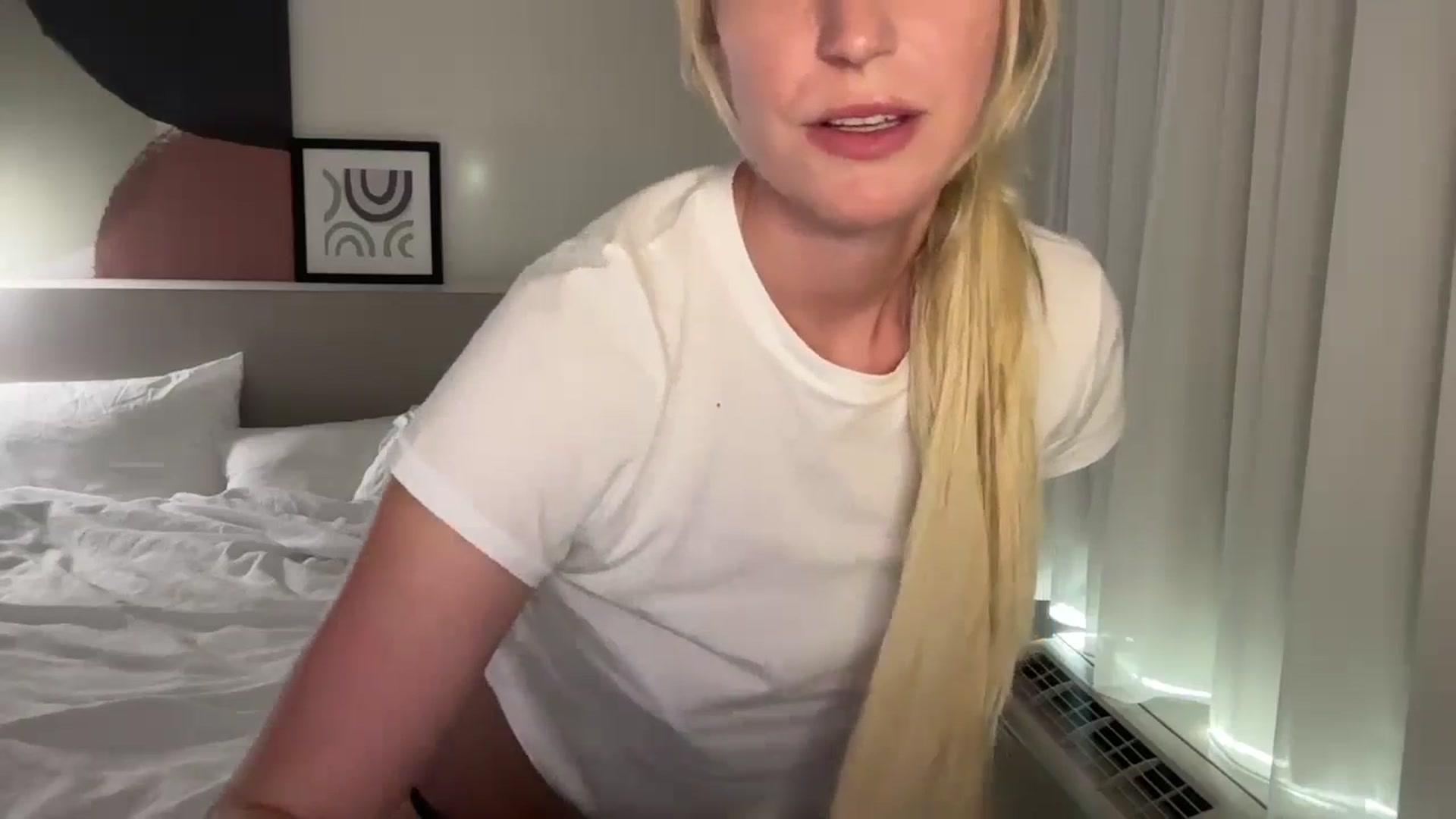 Gallery image thumbnail from JaneAllDay's myfreecams stream on, 10/19/2024, 24:04 image 7 of 20