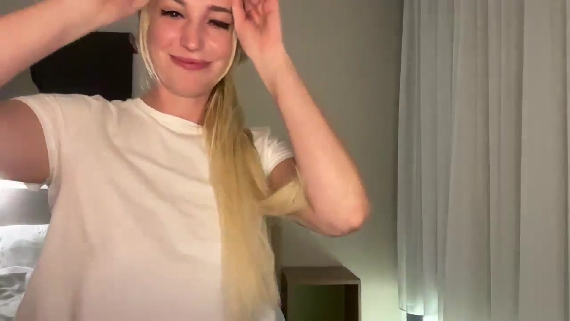 Gallery image thumbnail from JaneAllDay's myfreecams stream on, 10/19/2024, 24:04 image 13 of 20