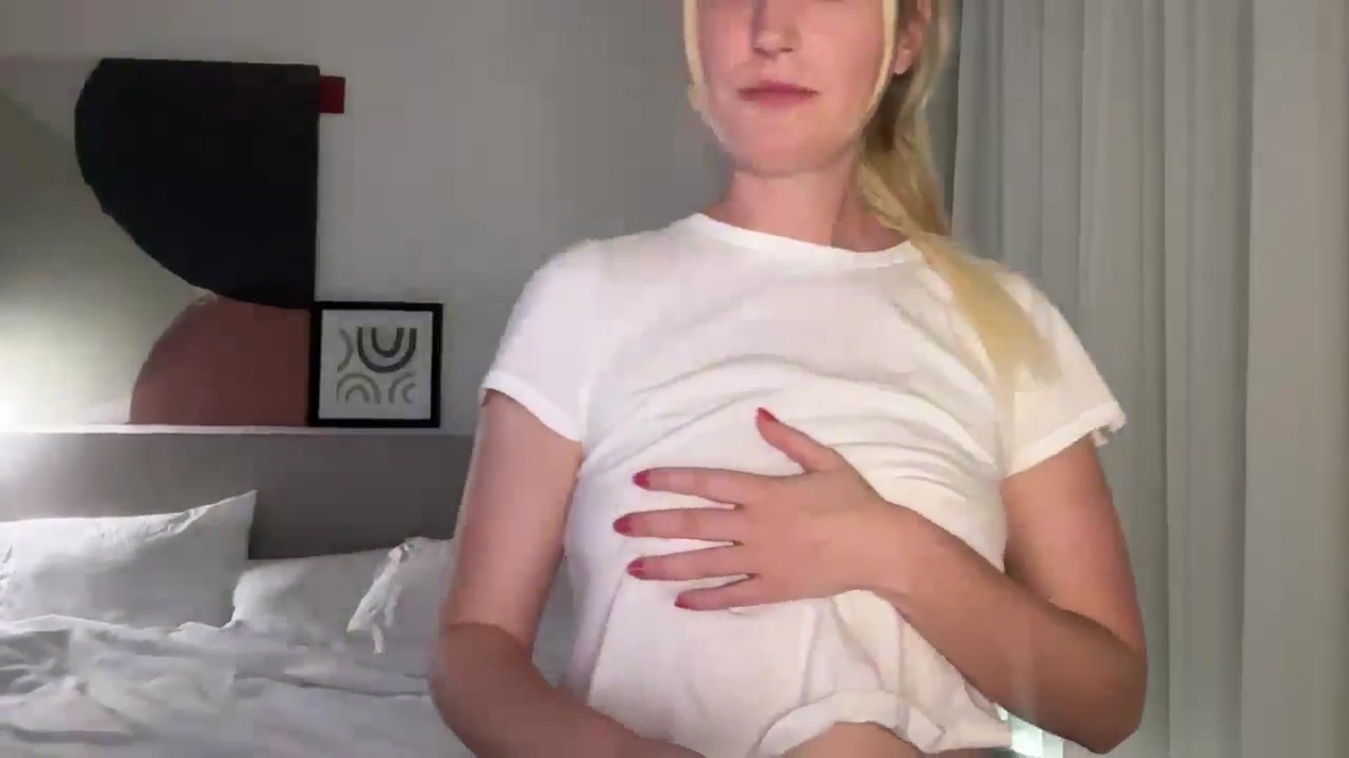 Gallery image thumbnail from JaneAllDay's myfreecams stream on, 10/19/2024, 24:04 image 16 of 20