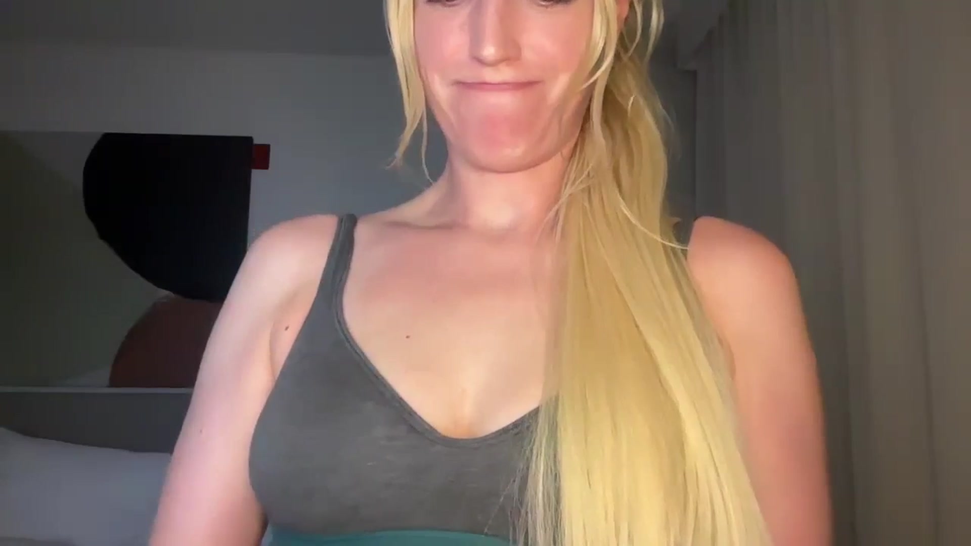 Gallery image thumbnail from JaneAllDay's myfreecams stream on, 10/20/2024, 01:37 image 17 of 20